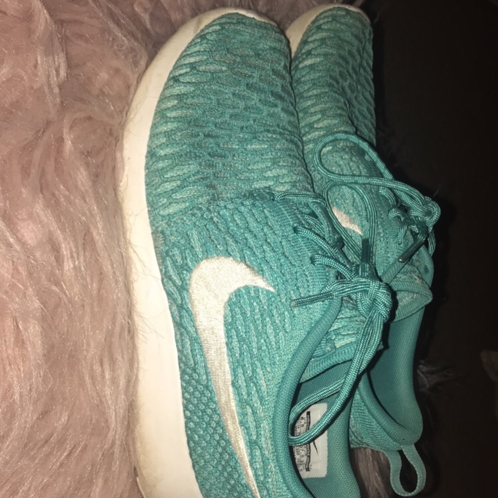 Athletic shoes